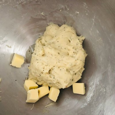 在家就能做的蒜香培根軟歐包，高顏值超美味，解饞還頂飽